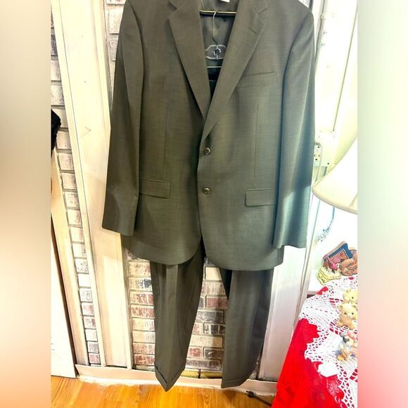 Austin Reed men gray 46L suit